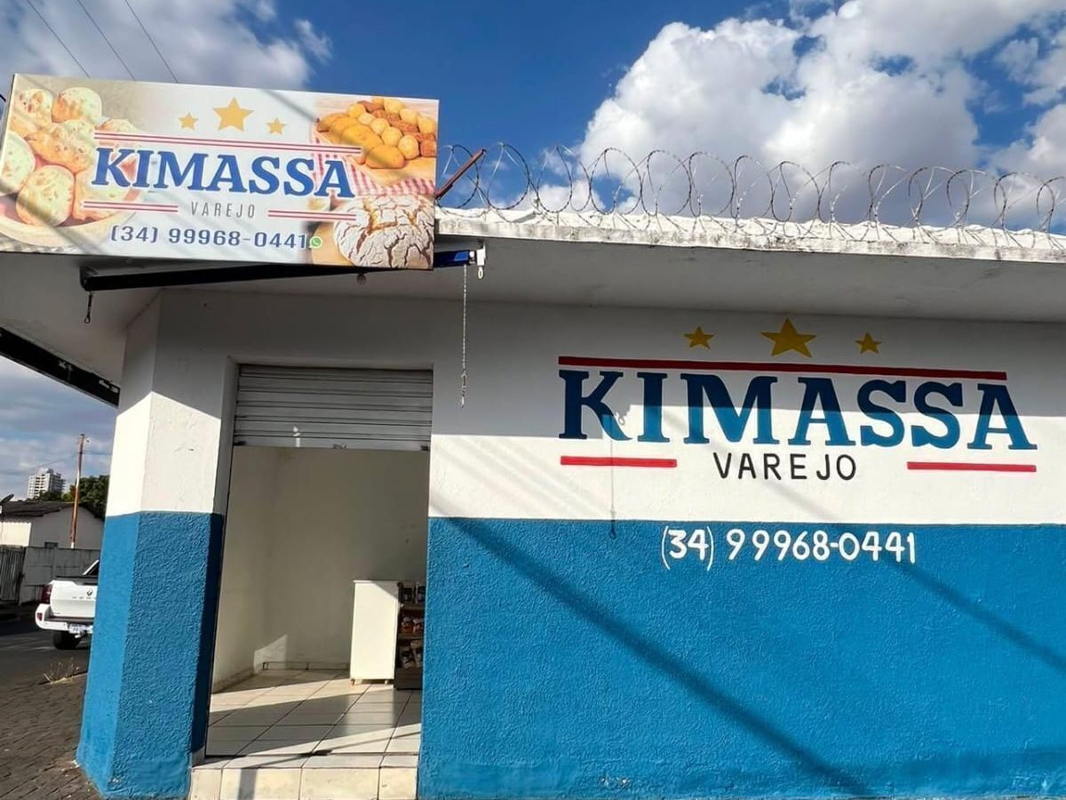 Fachada da loja da Kimassa Varejo na Rua Pio XXI, em Uberlândia
